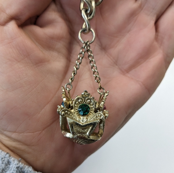 VTG SILVER TONE CROWN W/ RHINESTONES & FAUX PEARL DANGLE CHARM BRACELET - Picture 11 of 14